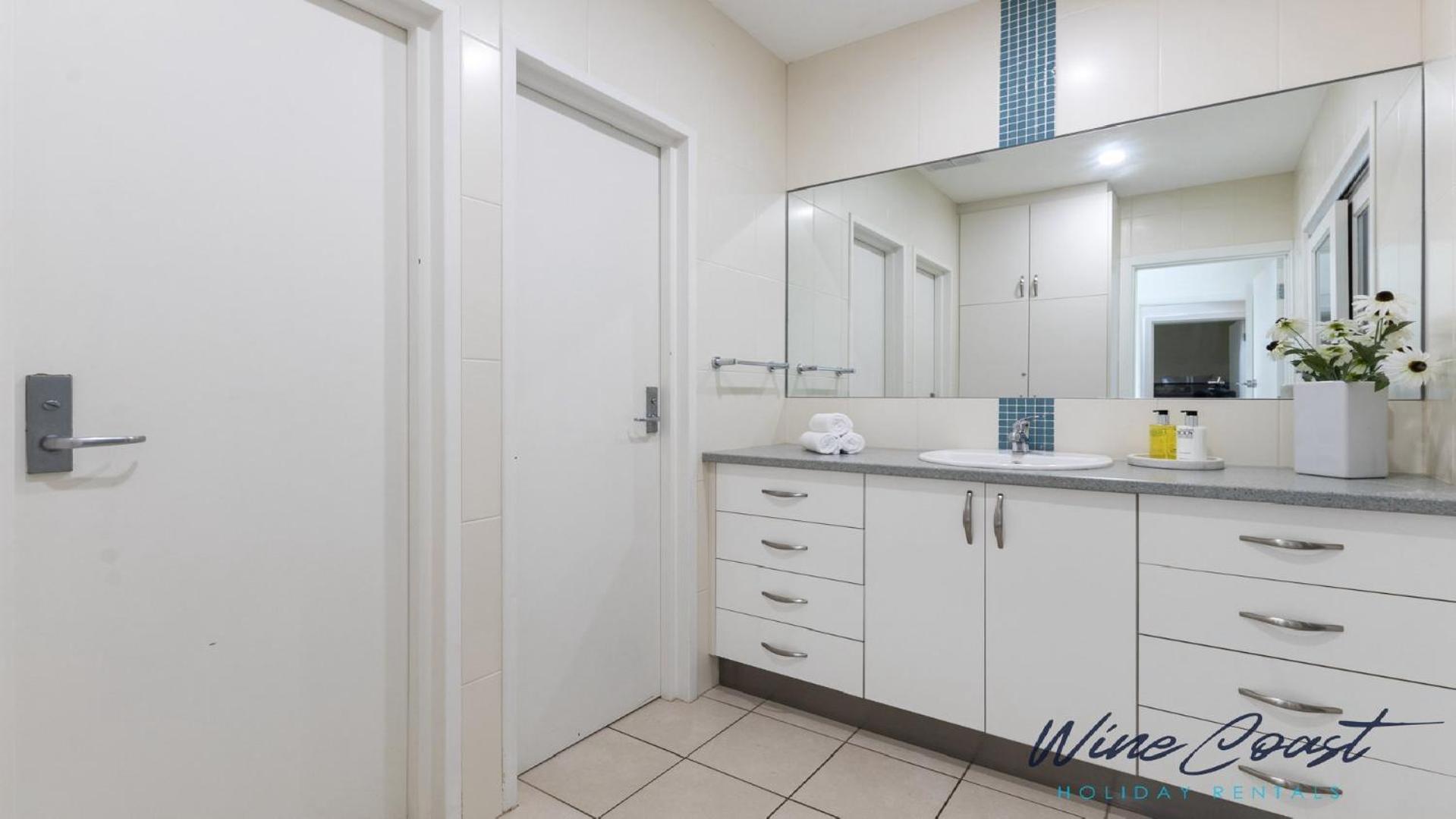 35 Degrees South By Wine Coast Holiday Rentals - Escape To The Fabulous 35 Degrees South By Wine Coast Holiday Rentals. Port Noarlunga ภายนอก รูปภาพ